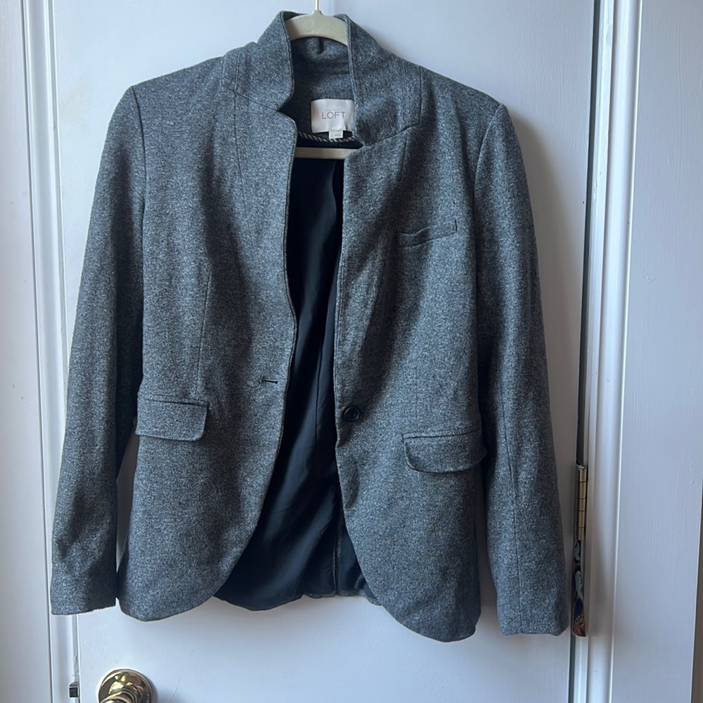 Anne Taylor Loft size 2 gray blazer